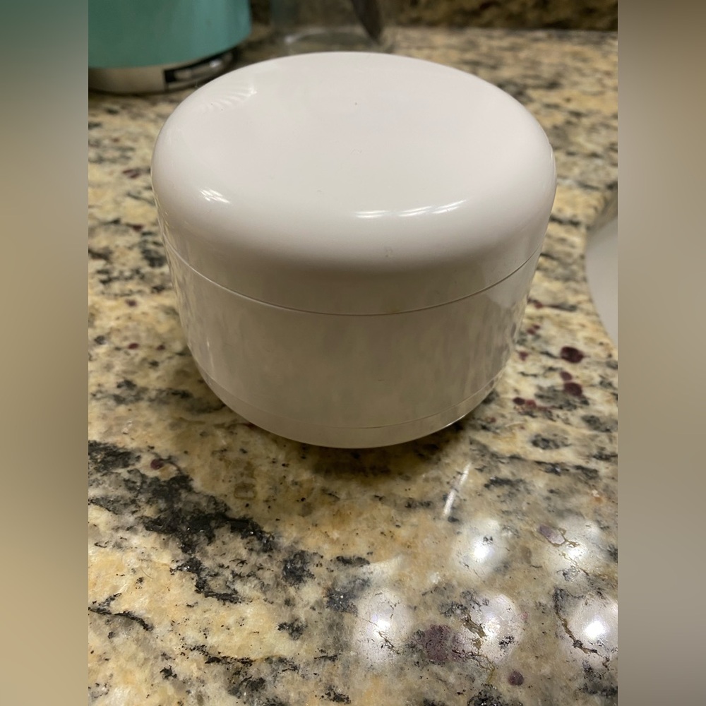 White jewelry cleaner